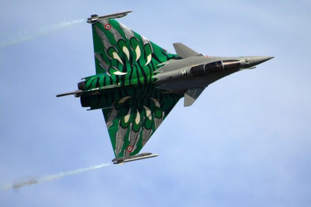 ADIMAS | Avion de chasse rafale équipé de ciruits imprimés français