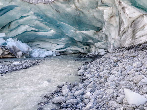 ADIMAS | Le choix de l'eau cohérente, on la trouve dans certaines eaux de source près des glaciers